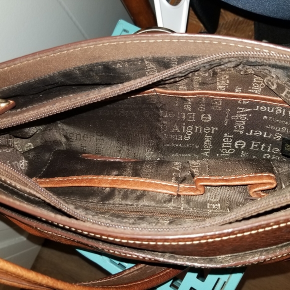 Etienne Aigner 100% Brown Leather Med Shoulder Bag w/ Brass Buckle - Picture 10 of 13